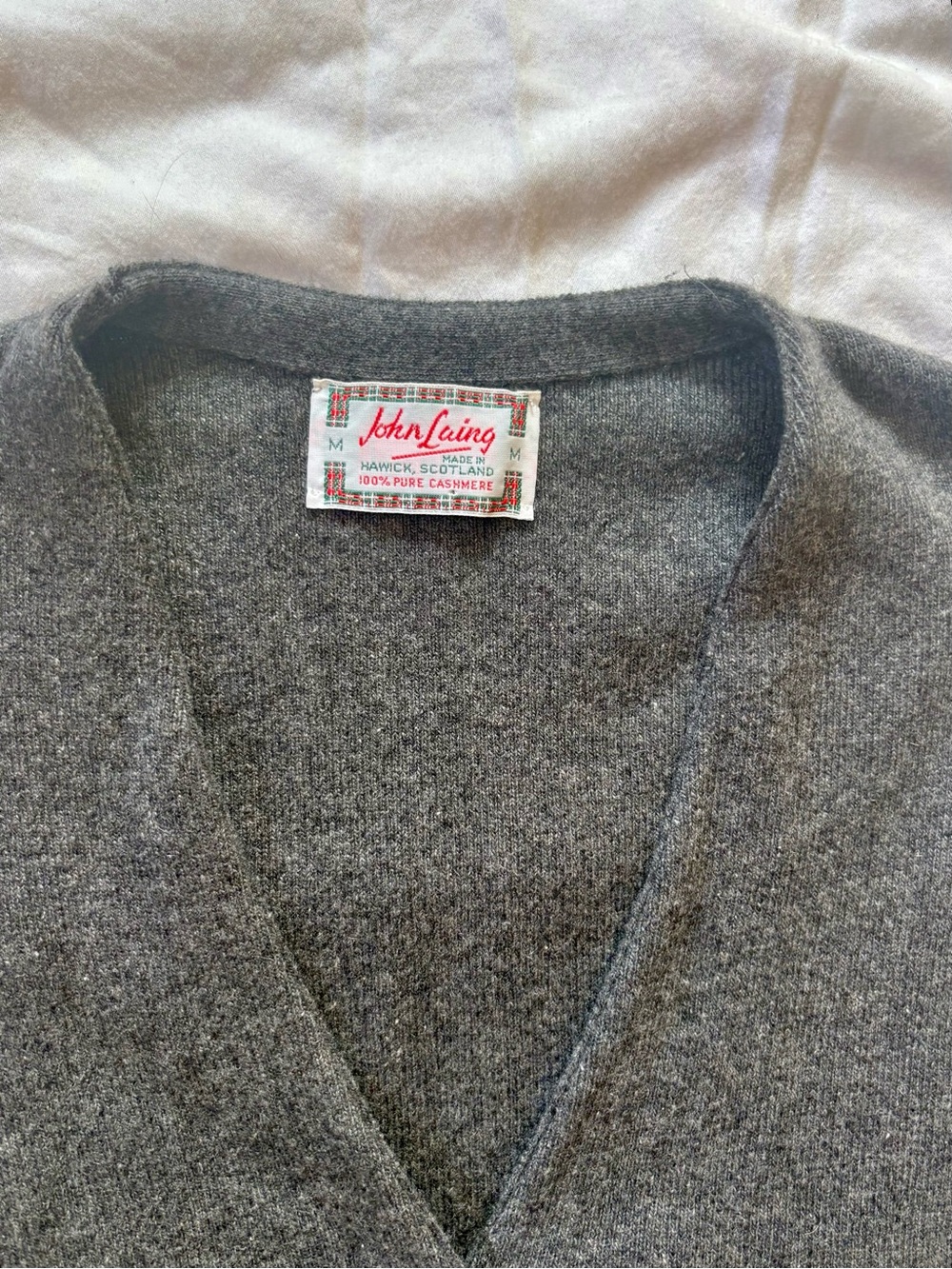 Women’s V-Neck Cashmere Sweater in Gray